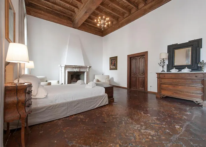 Ancient Palace In Downtown Apartamento *